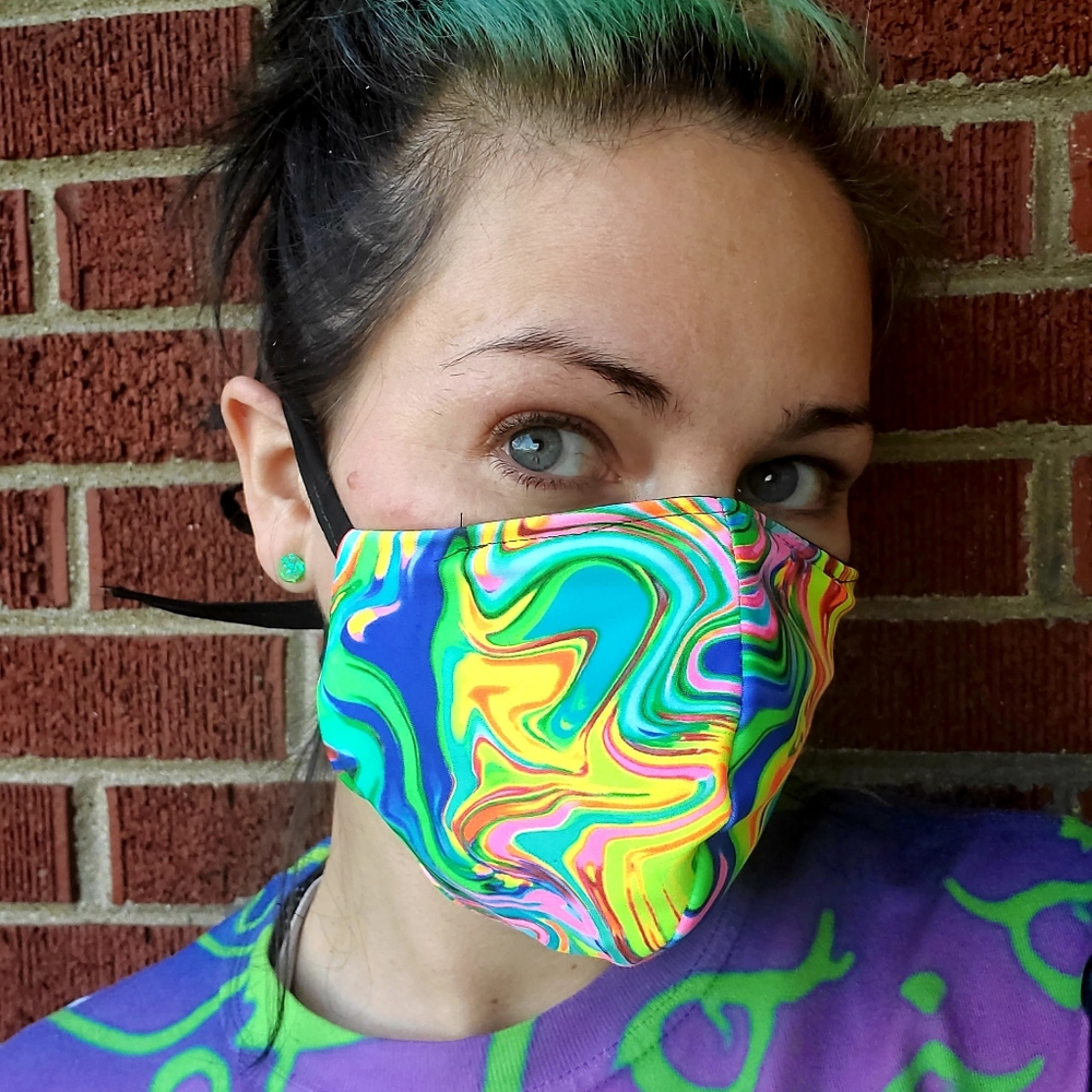 Uv reactive air filtering mask